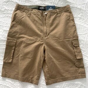NWT Rugged Wear khaki cargo shorts.  36